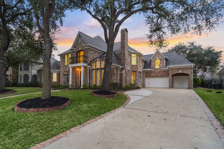 Photo 5 of 7322 Greatwood Lake Drive, Sugar Land, TX