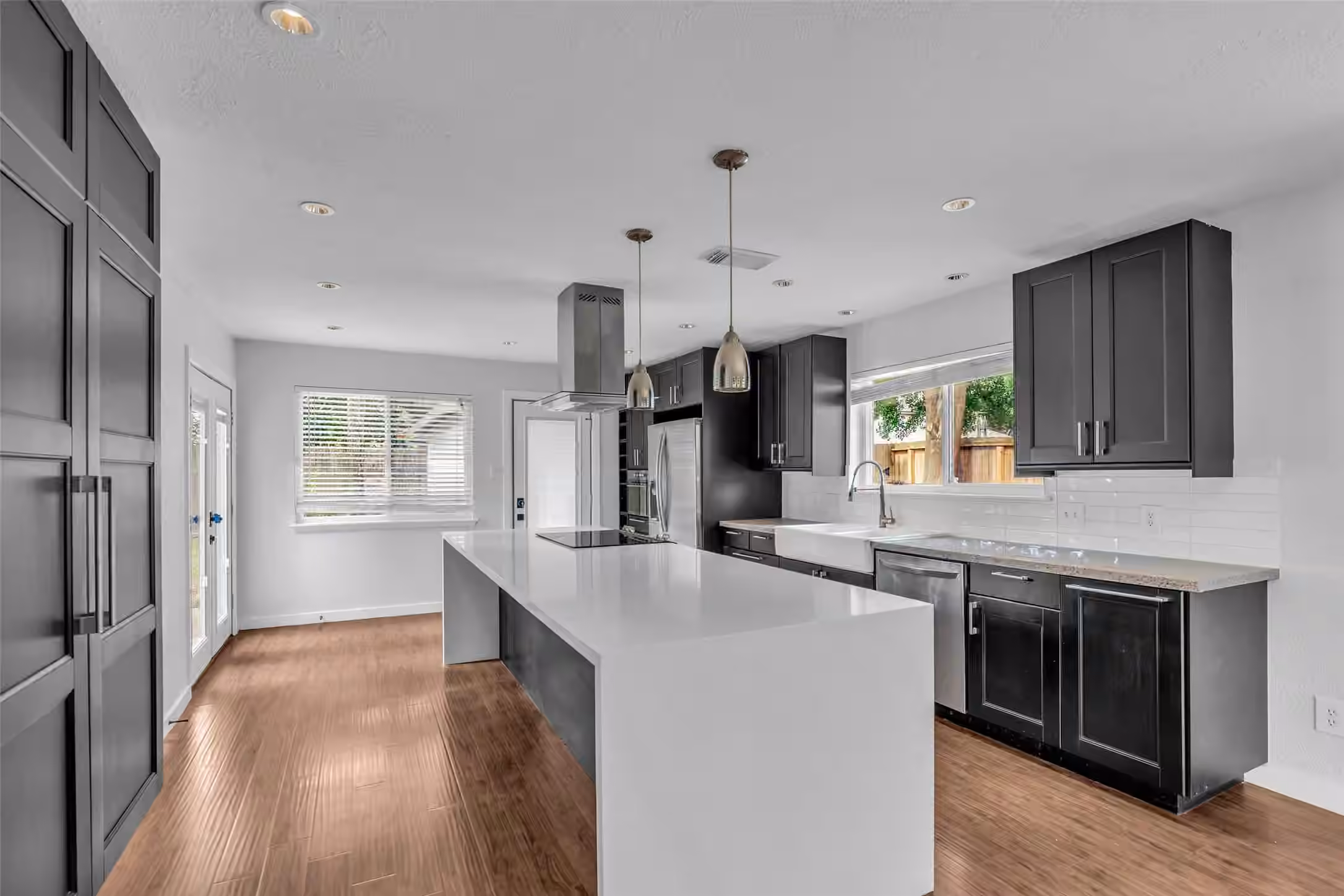 Photo 4 of 6835 Queensclub Drive, Houston, TX