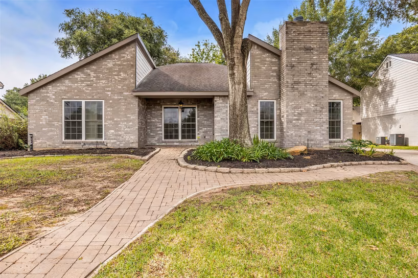 Photo 6 of 6835 Queensclub Drive, Houston, TX