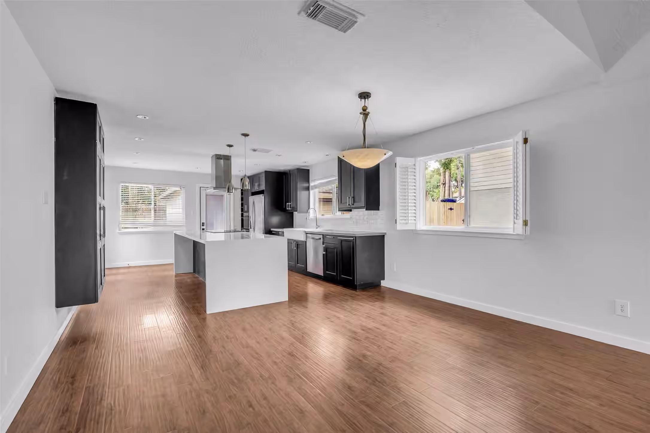 Photo 7 of 6835 Queensclub Drive, Houston, TX