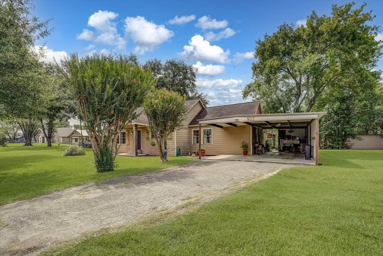 Photo 2 of 922 Runneburg Road, Crosby, TX
