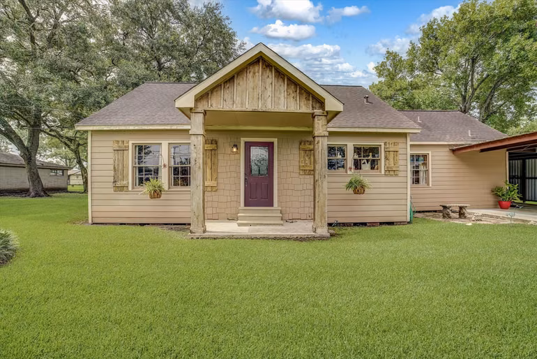 Photo 4 of 922 Runneburg Road, Crosby, TX