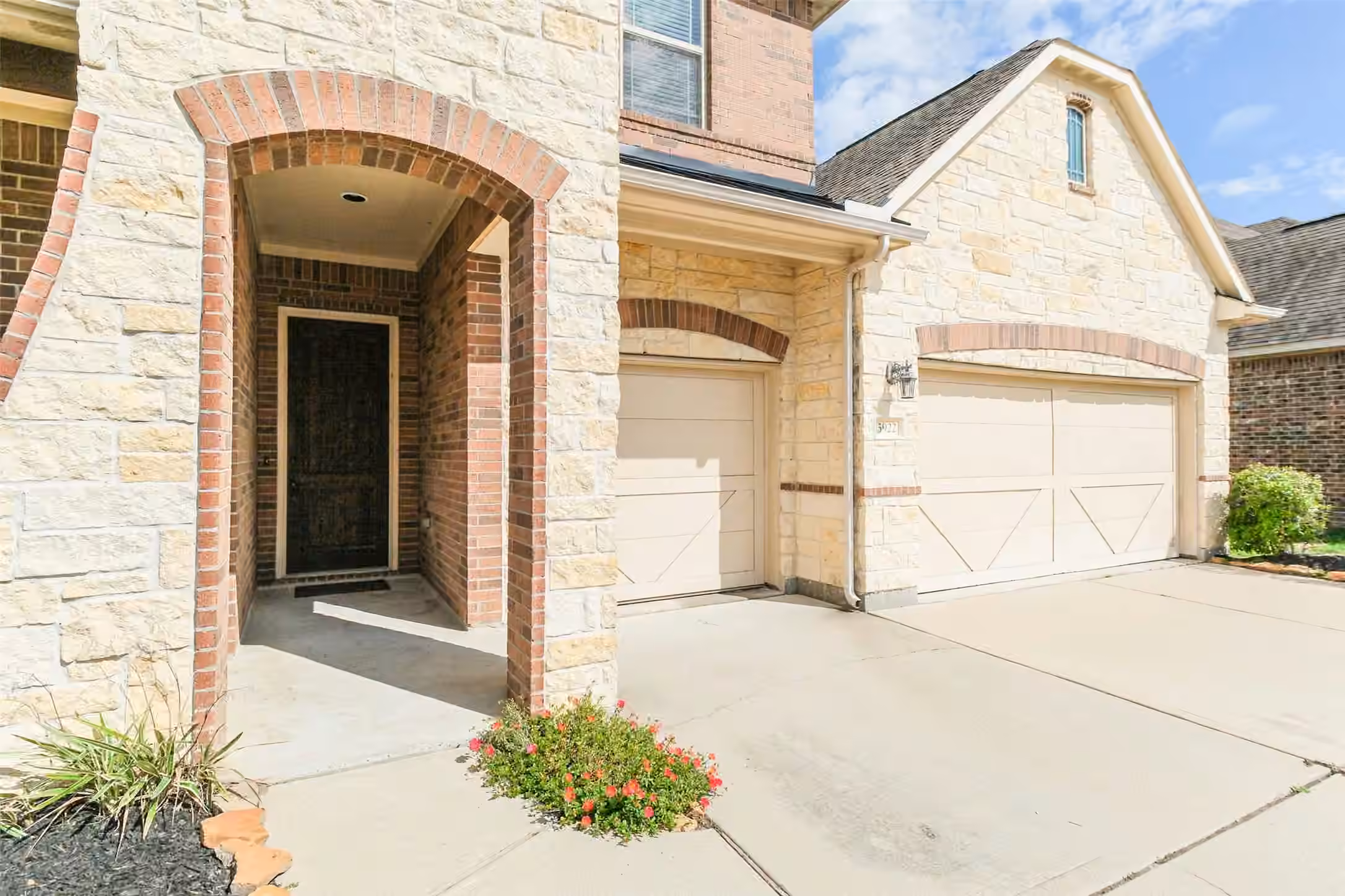 Photo 3 of 5922 Northcrest Village Way, Spring, TX