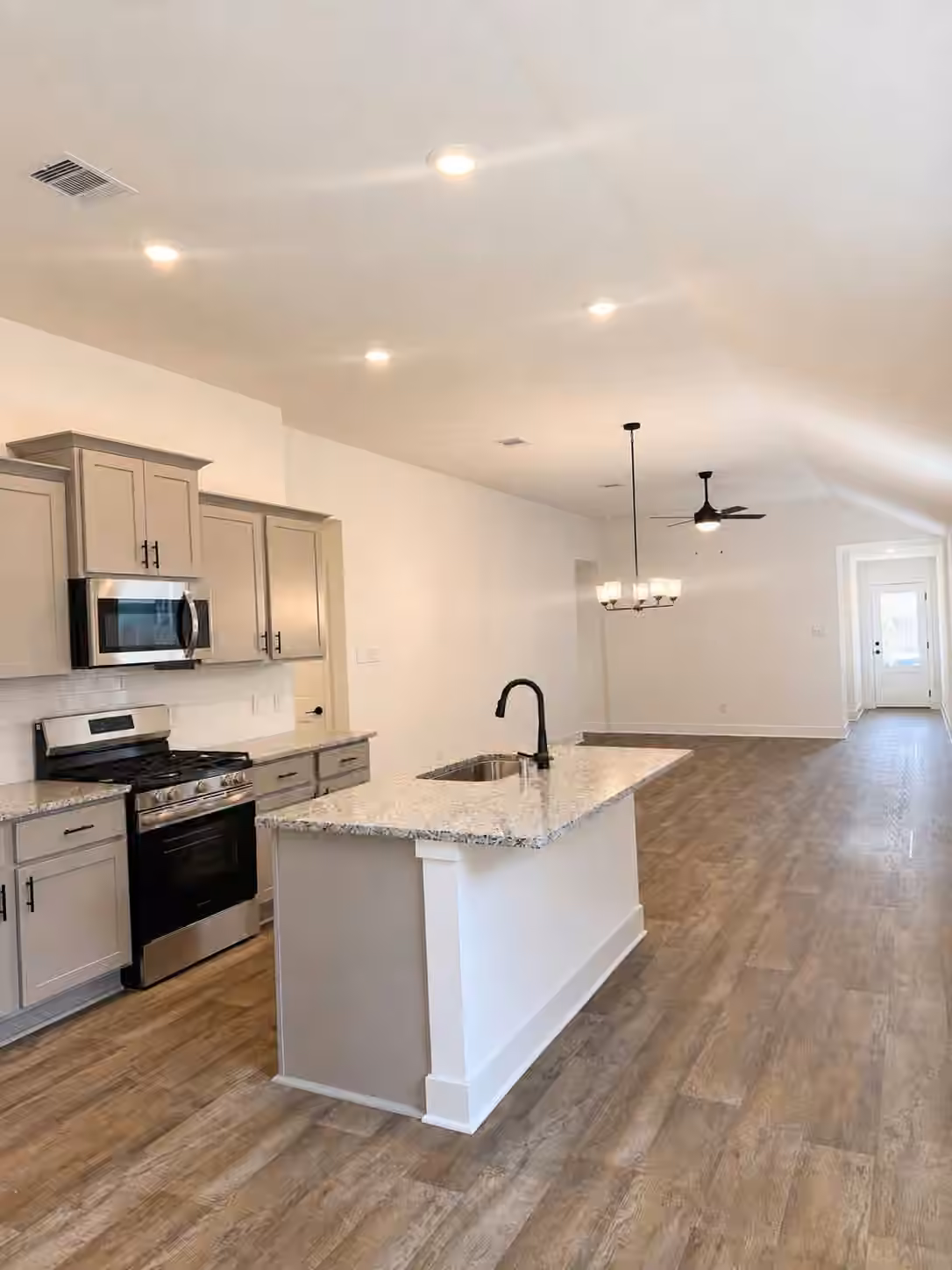 Photo 4 of 9316 HARD ROCK Road, Conroe, TX