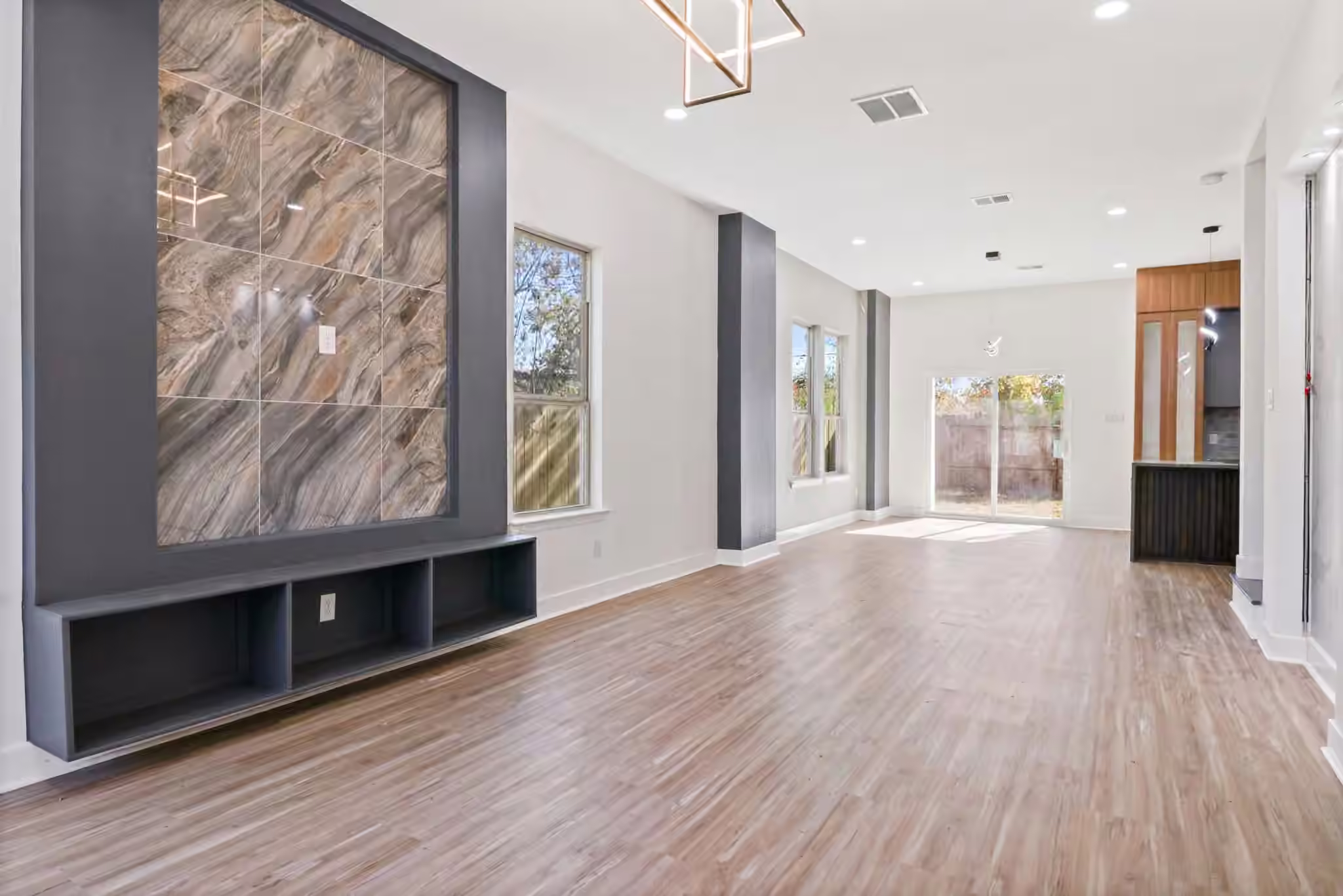 Photo 5 of 8046 Chateau Street, Houston, TX