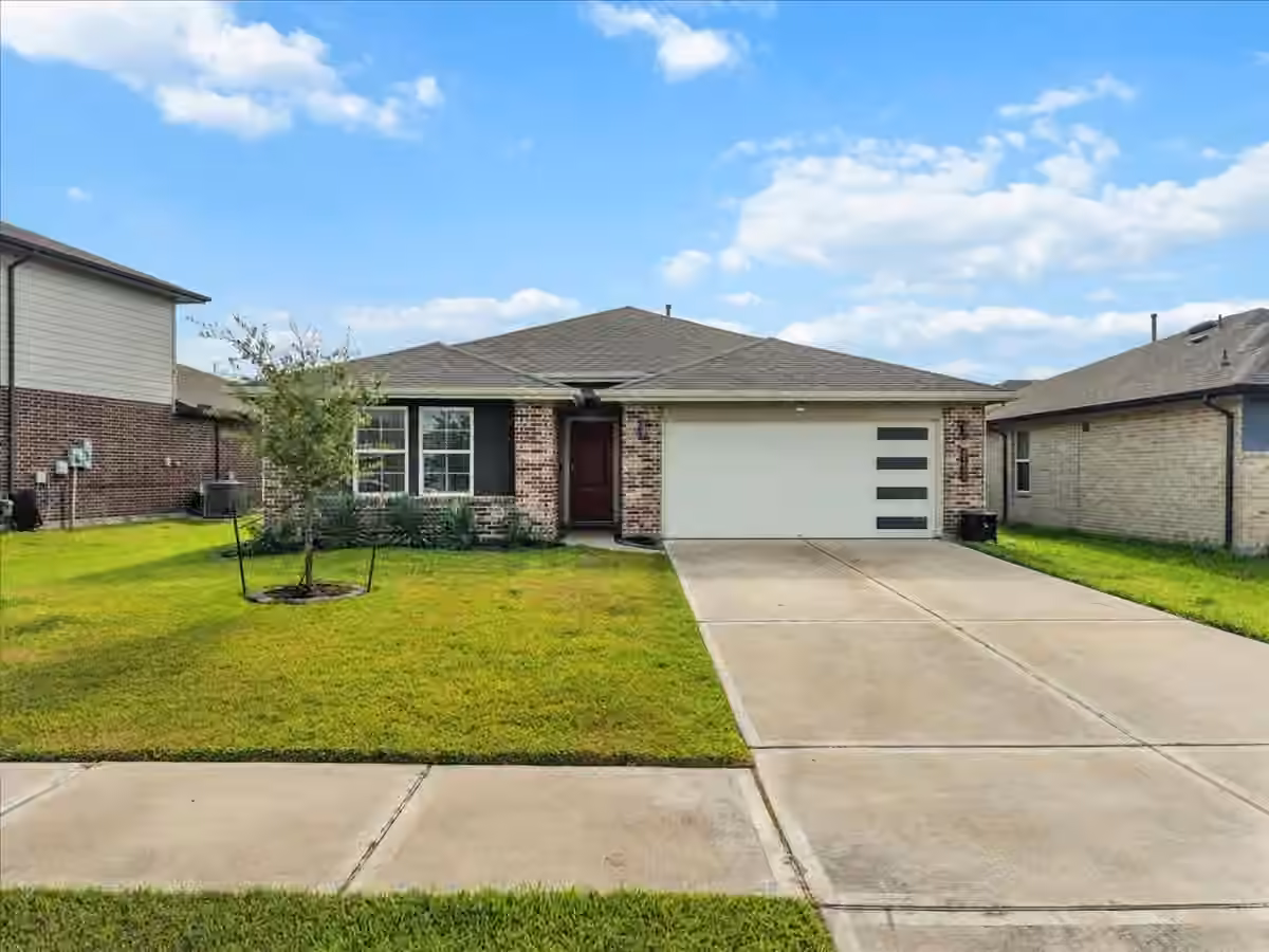 Photo 2 of 8207 Sugar Cane Lane, Rosharon, TX