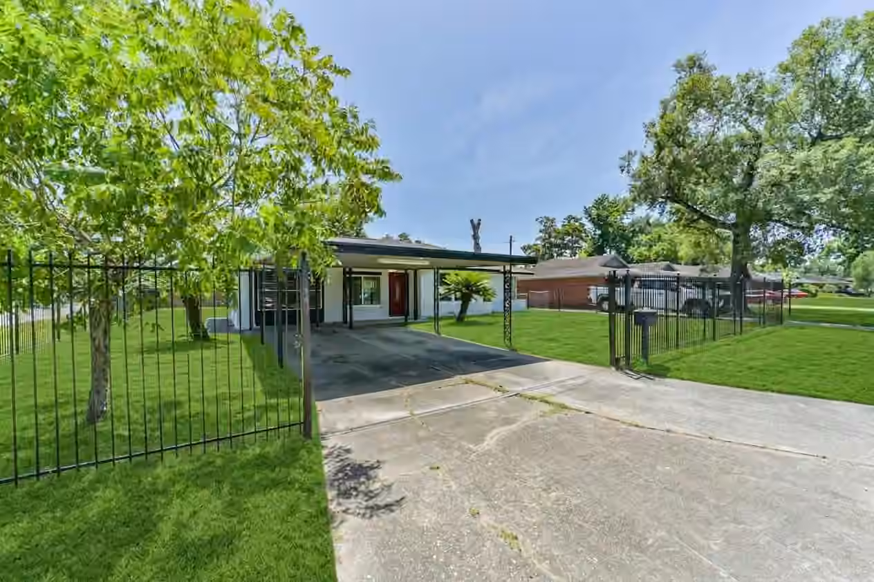 Photo 3 of 10434 Rockaway Drive, Houston, TX