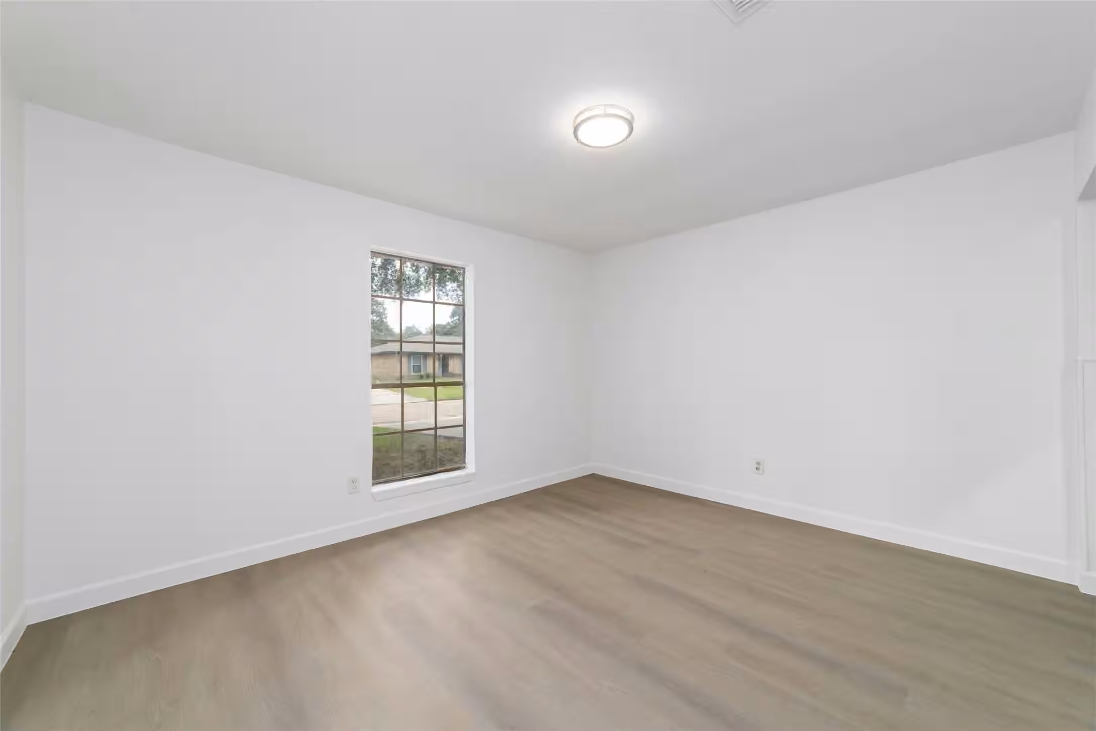 Photo 4 of 5023 Monteith Drive, Spring, TX