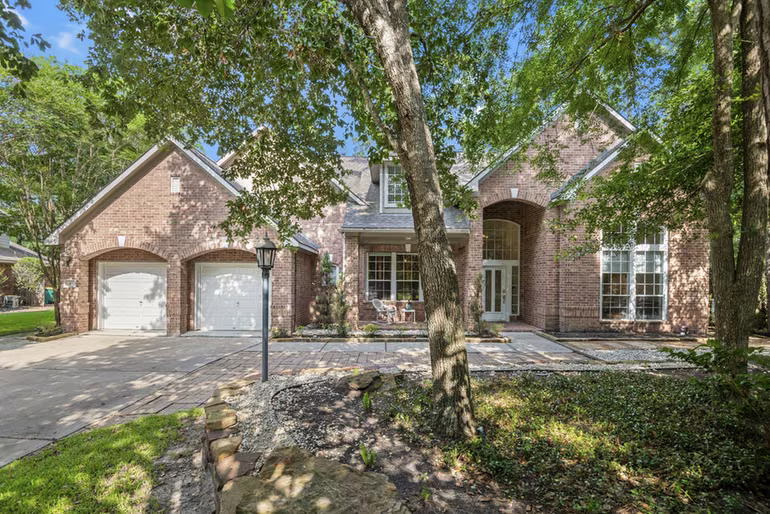 Photo of 10 Newland Court, The Woodlands, TX 77382