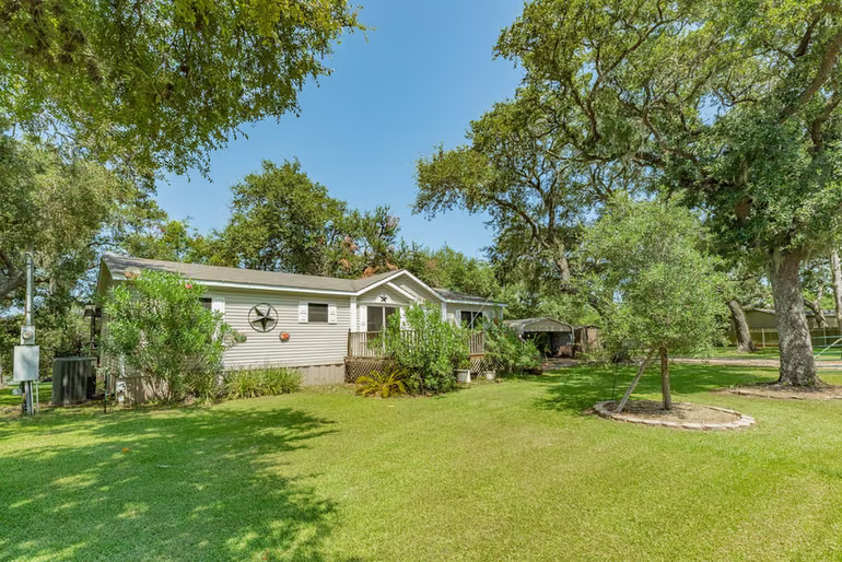 Photo 4 of 2910 Shady Creek Lane, Oyster Creek, TX