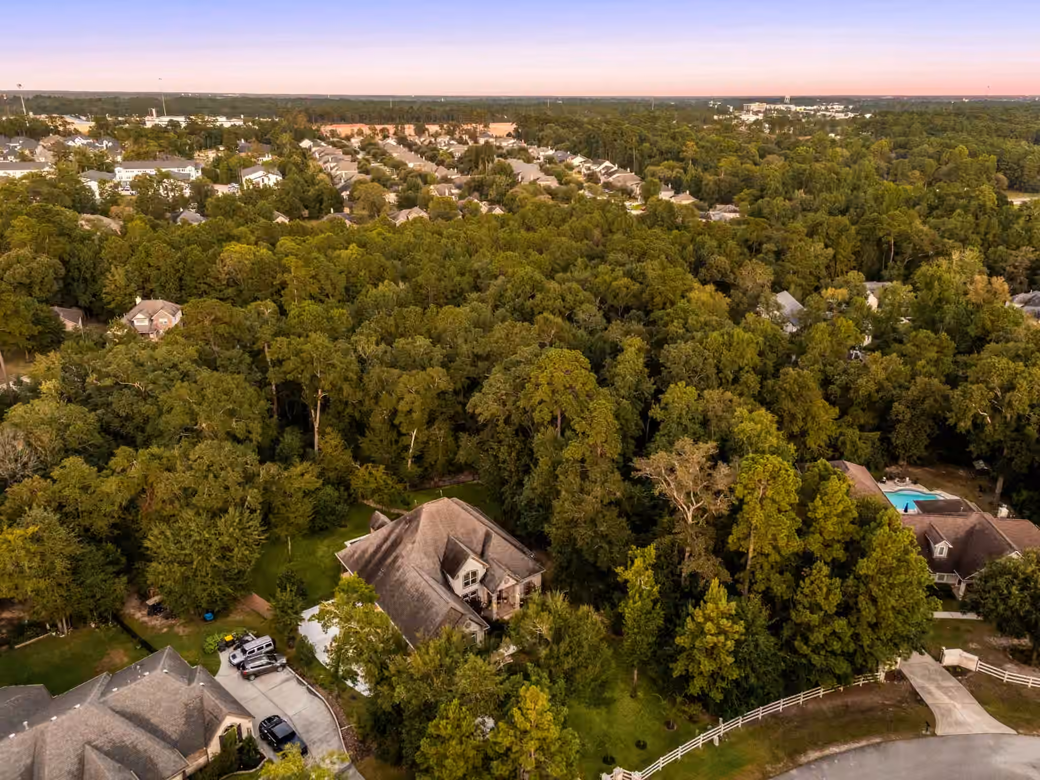 Photo 4 of 1904 Boulder Ridge Drive, Conroe, TX
