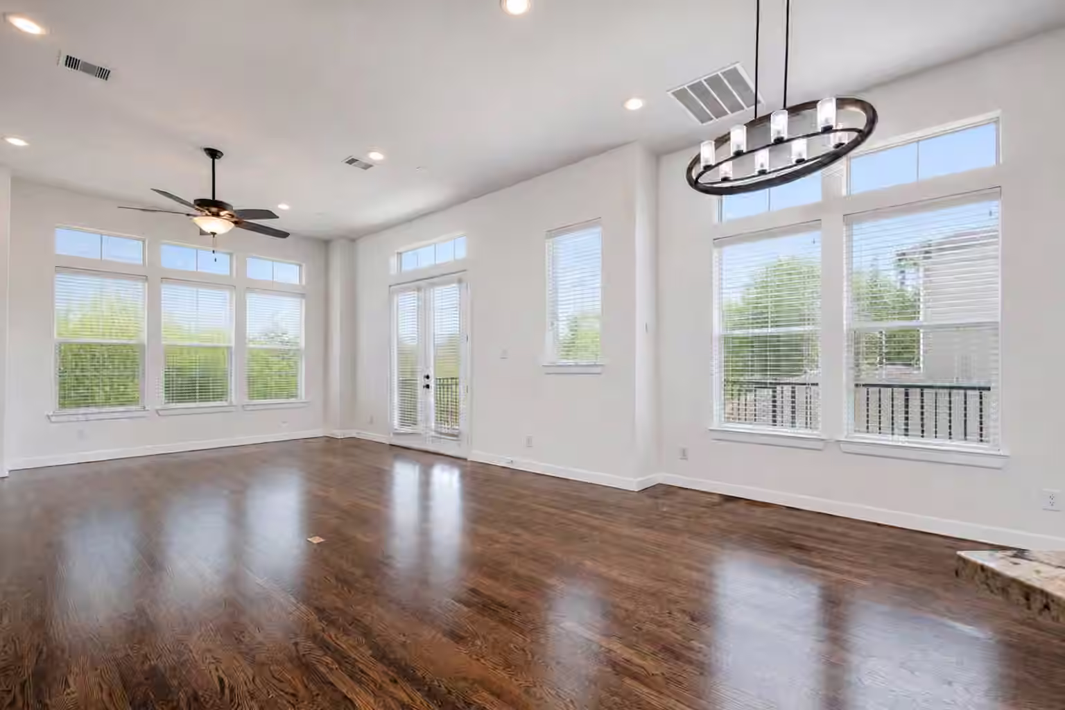 Photo 3 of 4007 Beacon Fisher Drive, Houston, TX