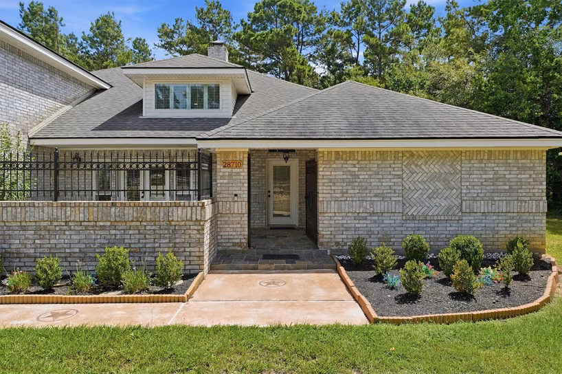 Photo 2 of 28710 Sapphire Circle, Magnolia, TX