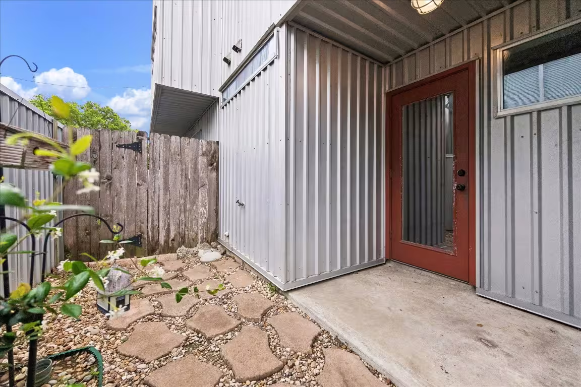 Photo 5 of 6130 Grand Boulevard, Houston, TX