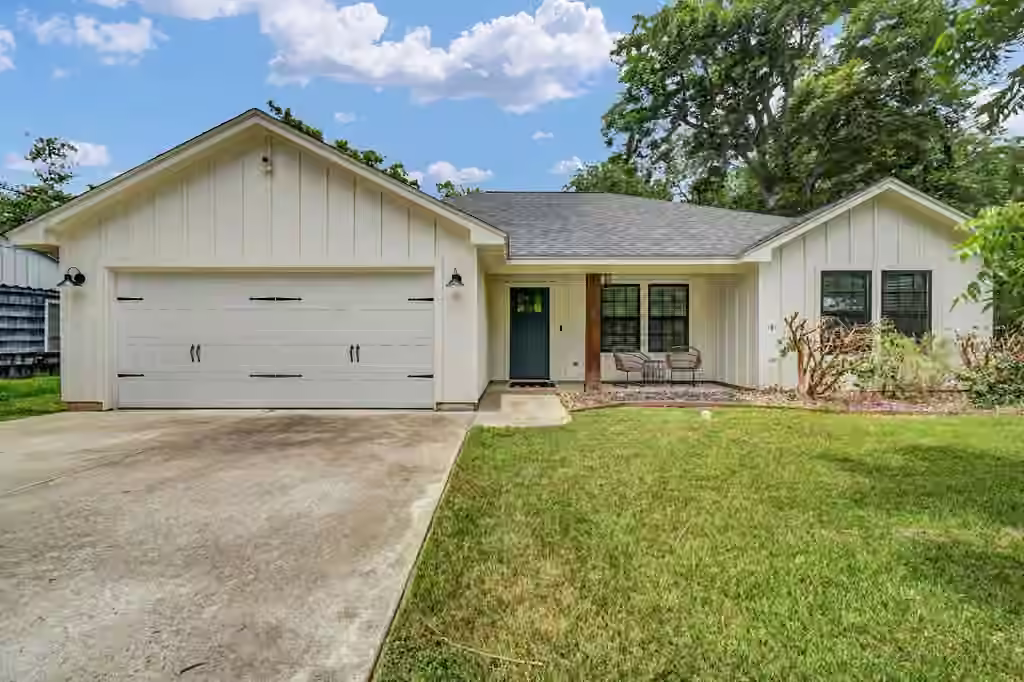 Photo of 206 Southern Oaks Drive, Lake Jackson, TX 77566