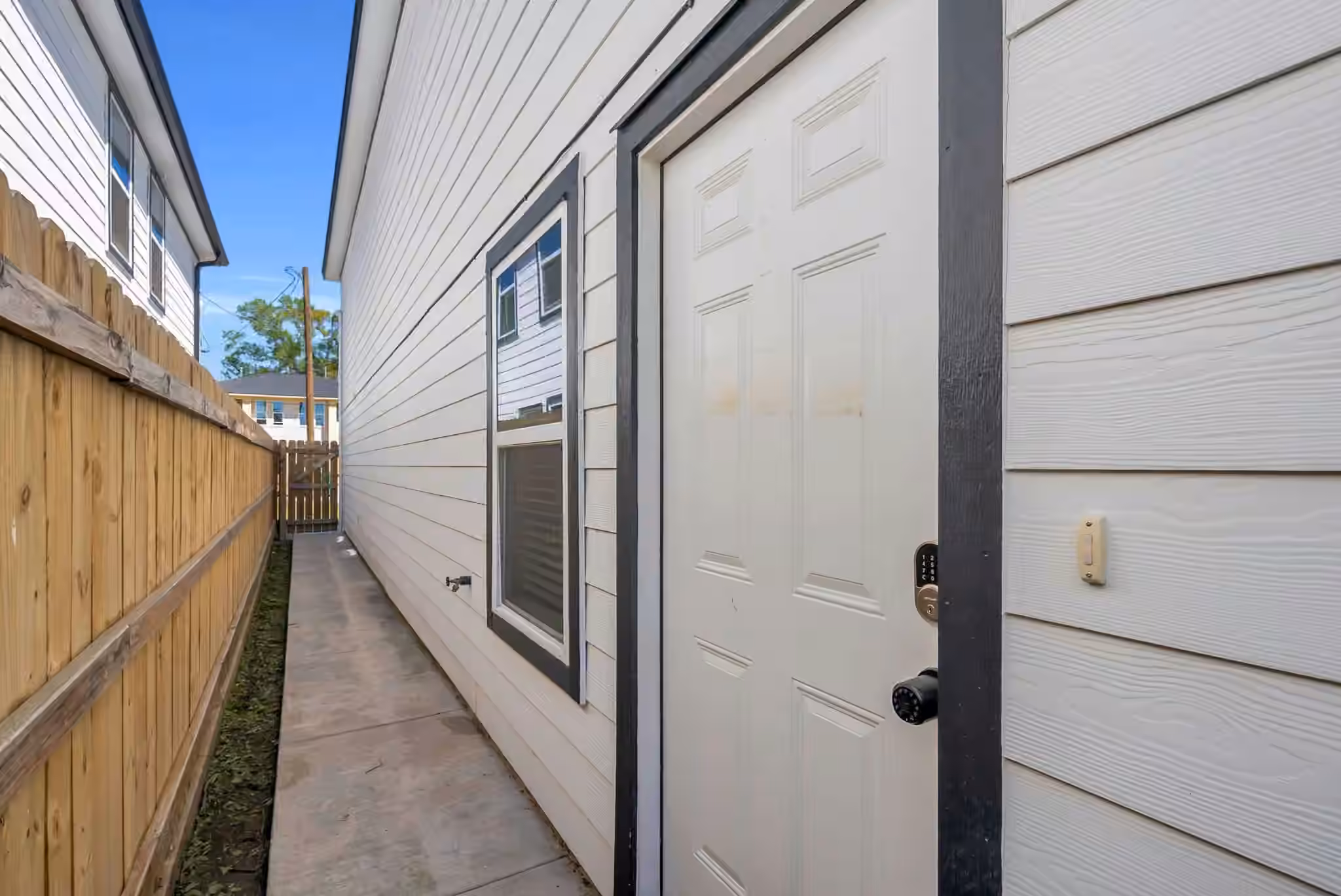 Photo 6 of 8124 Sterlingshire Street A and B, Houston, TX