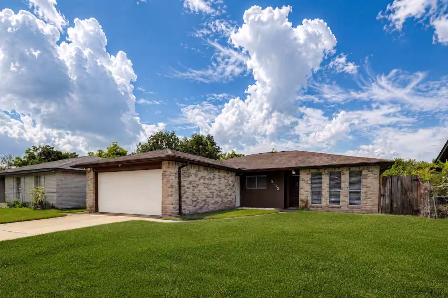 Photo 2 of 5135 Porter Ridge Drive, Houston, TX