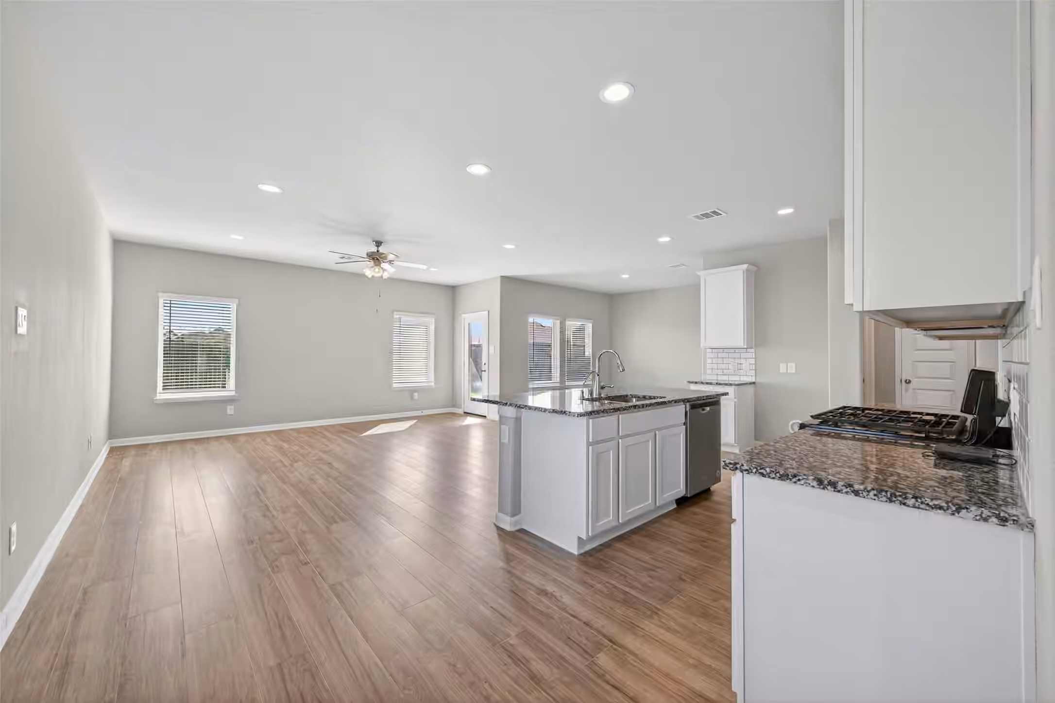 Photo 3 of 13009 Leisure Cove Drive, La Marque, TX