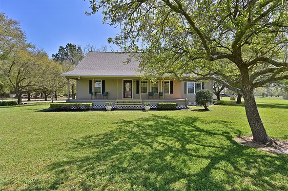 Photo 2 of 1 Wolfe Lane, Manvel, TX