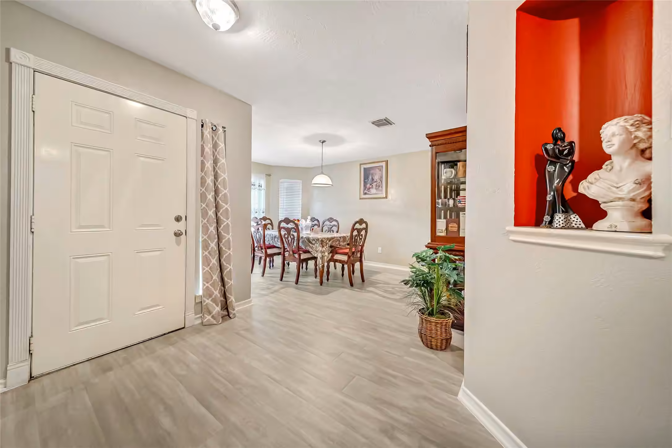Photo 3 of 2224 Shady Pine Dr, Conroe, TX