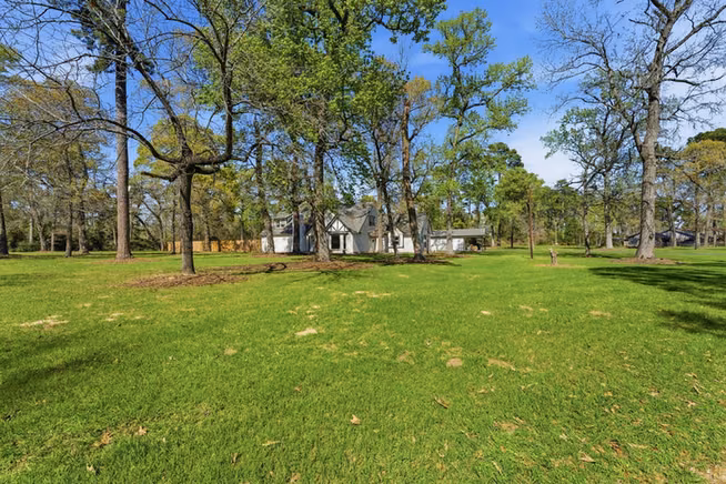 Photo 5 of 8526 Oakwood Drive, Magnolia, TX