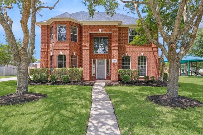 Photo 3 of 1331 SHADY BEND DRIVE, Sugar Land, TX