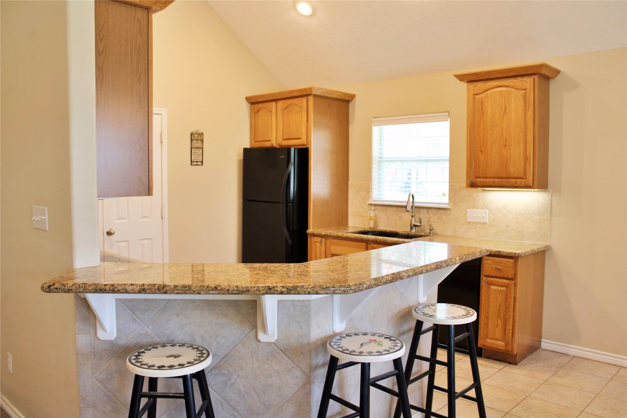 Photo 3 of 110 S River Drive, Columbus, TX
