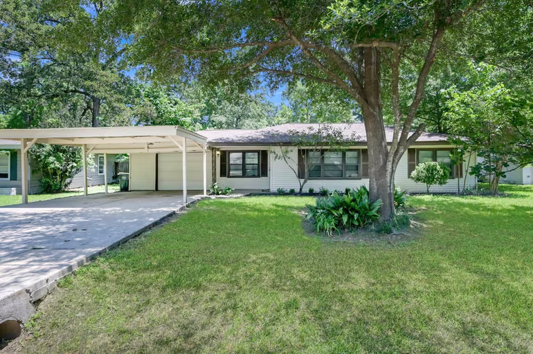 Photo of 210 Harris Boulevard, Conroe, TX