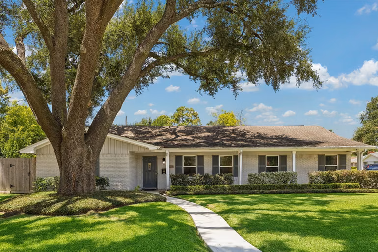 Photo of 10423 Barwood Drive, Houston, TX