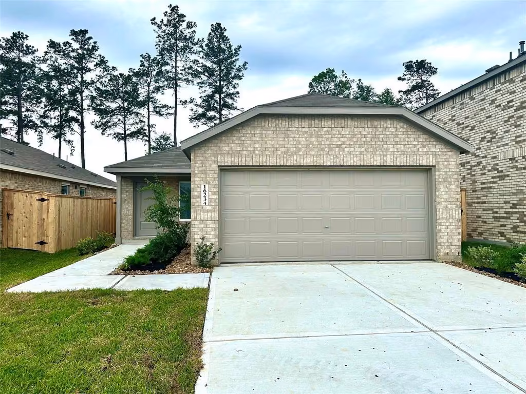 Photo 2 of 1703 Windrose Bend, Angleton, TX