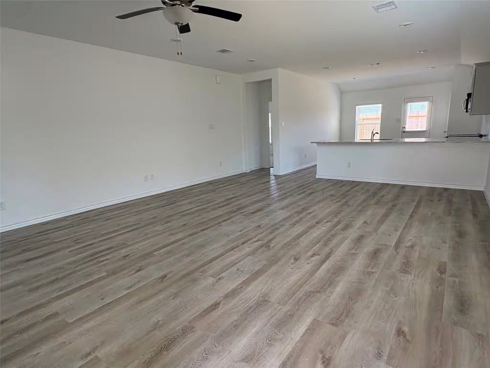 Photo 3 of 10475 Sugar Mill Drive, Conroe, TX