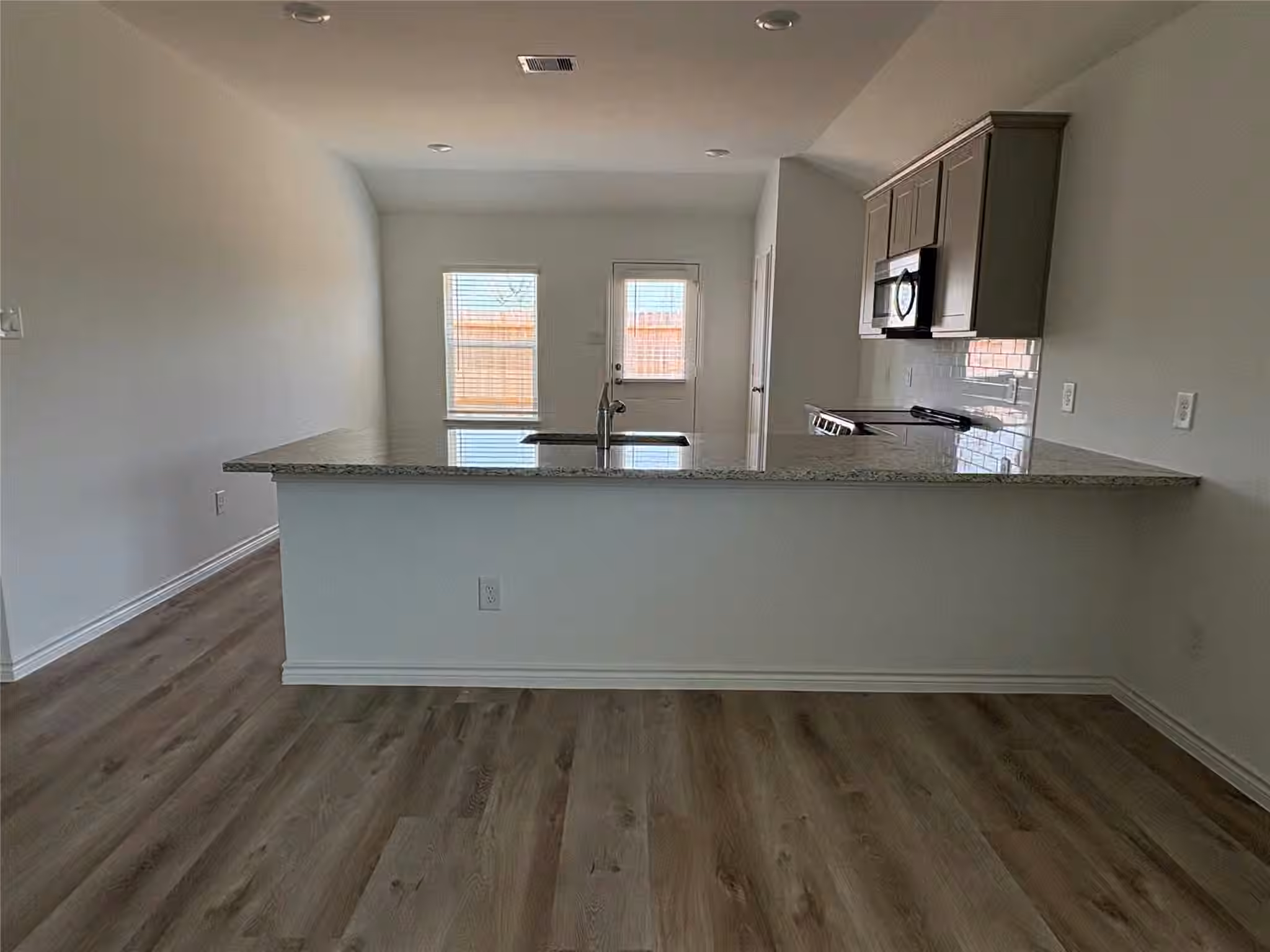 Photo 4 of 10475 Sugar Mill Drive, Conroe, TX
