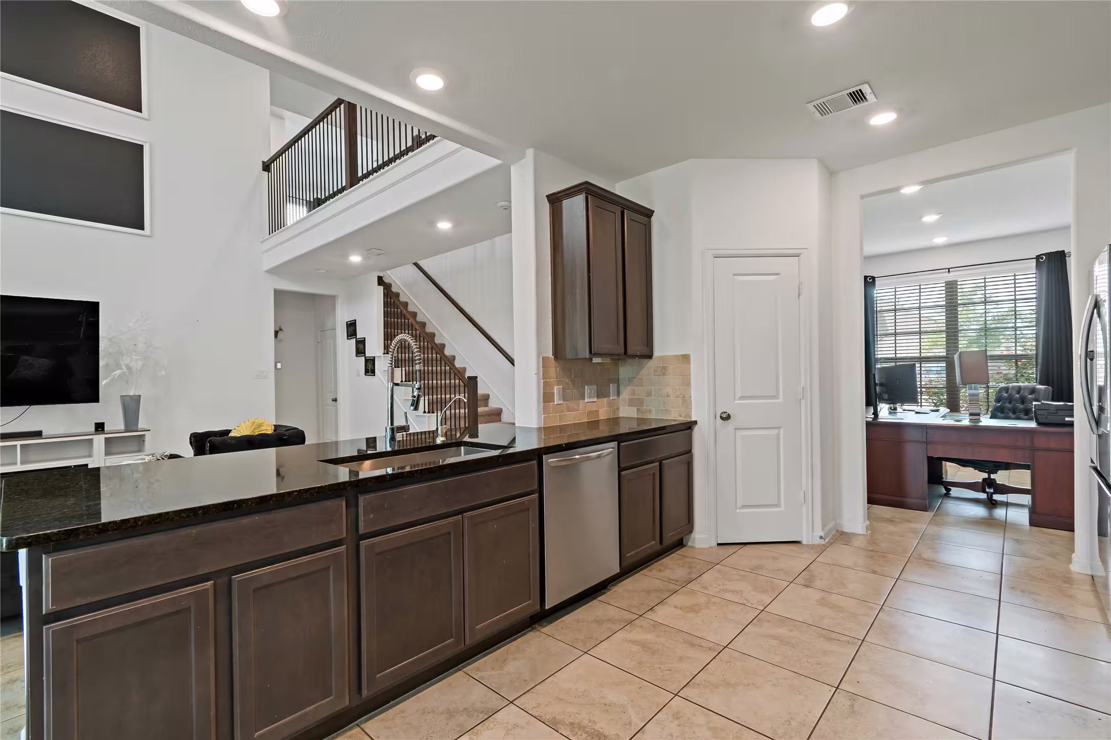 Photo 4 of 14010 Hartford Heights Way, Rosharon, TX