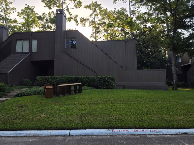 Photo of 31 Litchfield Lane, Houston, TX