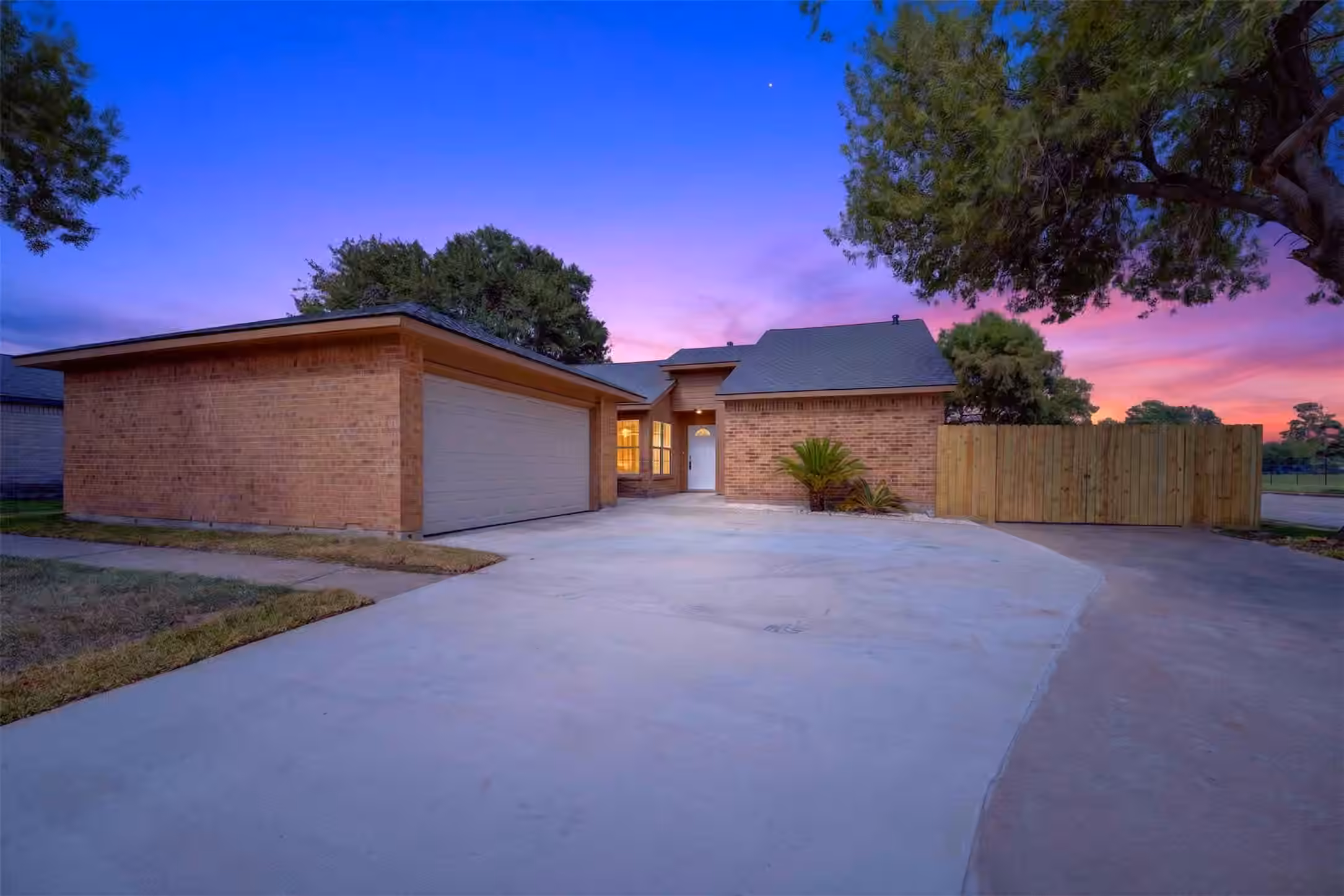 Photo 6 of 8702 Parkway Forest Drive, Houston, TX