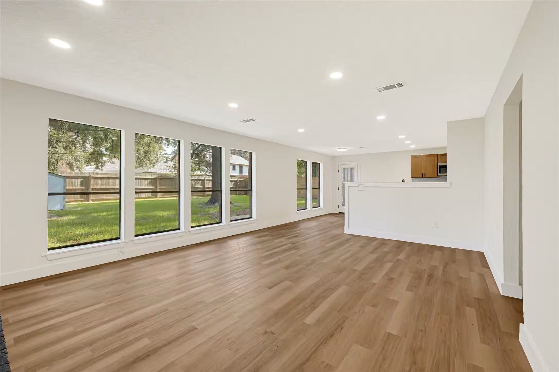 Photo 5 of 3704 Winter Haven Drive, Baytown, TX