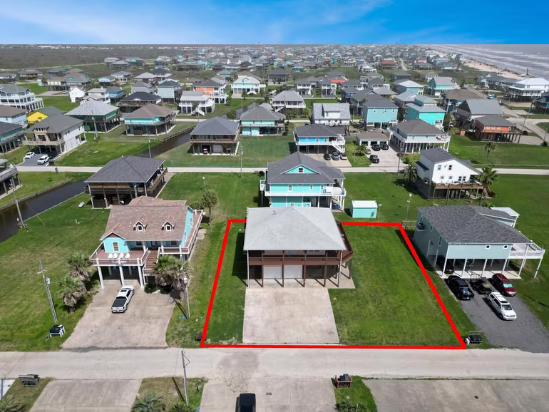 Photo 2 of 944 Raymond, Crystal Beach, TX