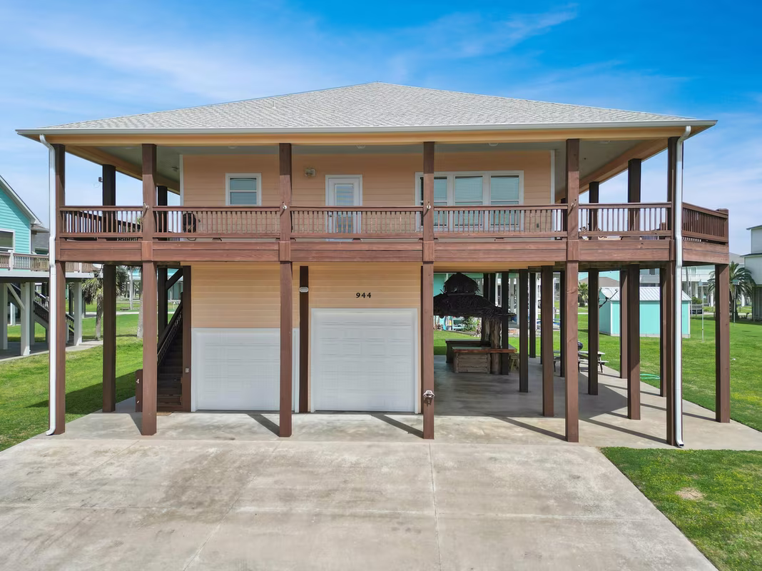 Photo 5 of 944 Raymond, Crystal Beach, TX