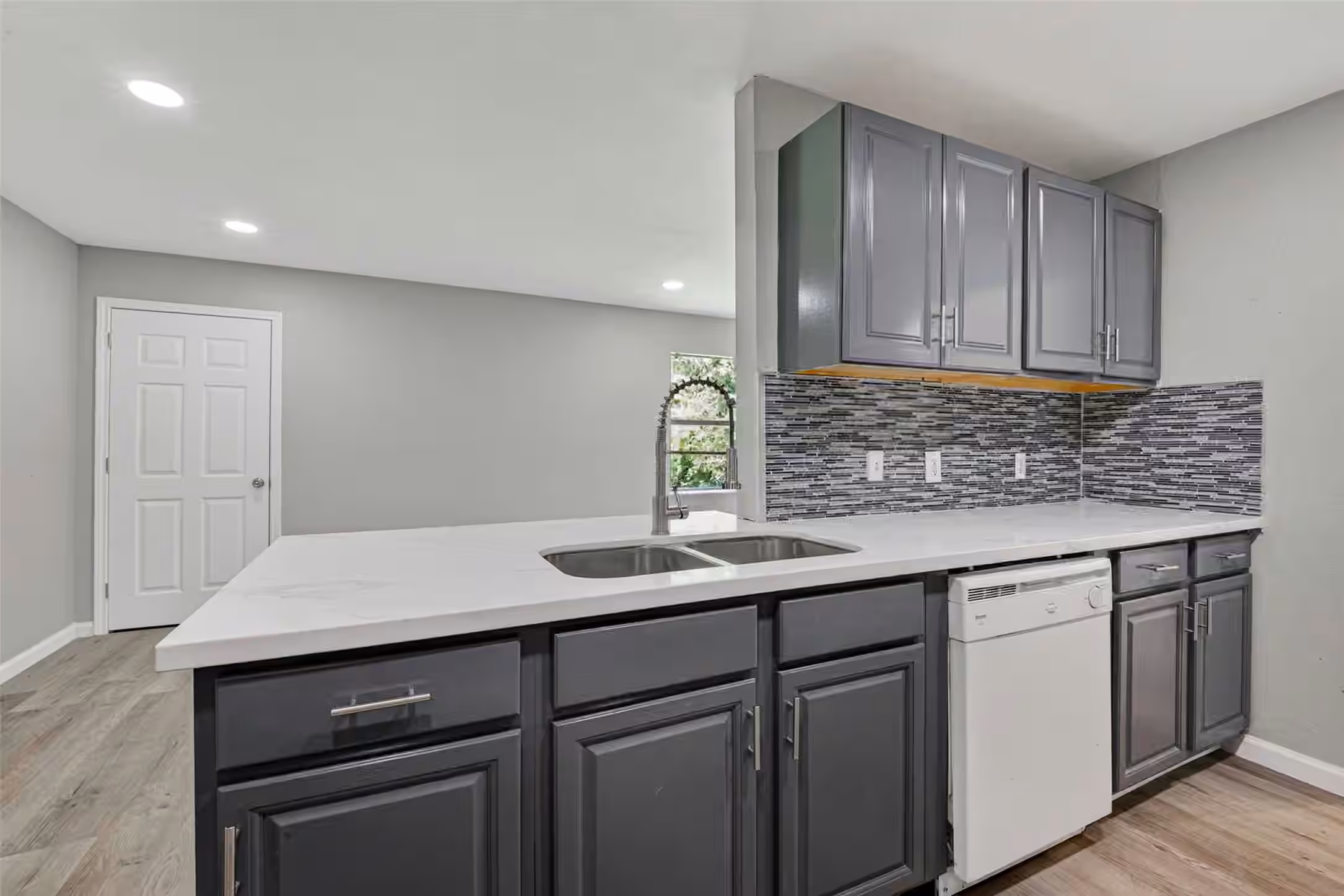Photo 4 of 701 Oriole Lane, Pasadena, TX