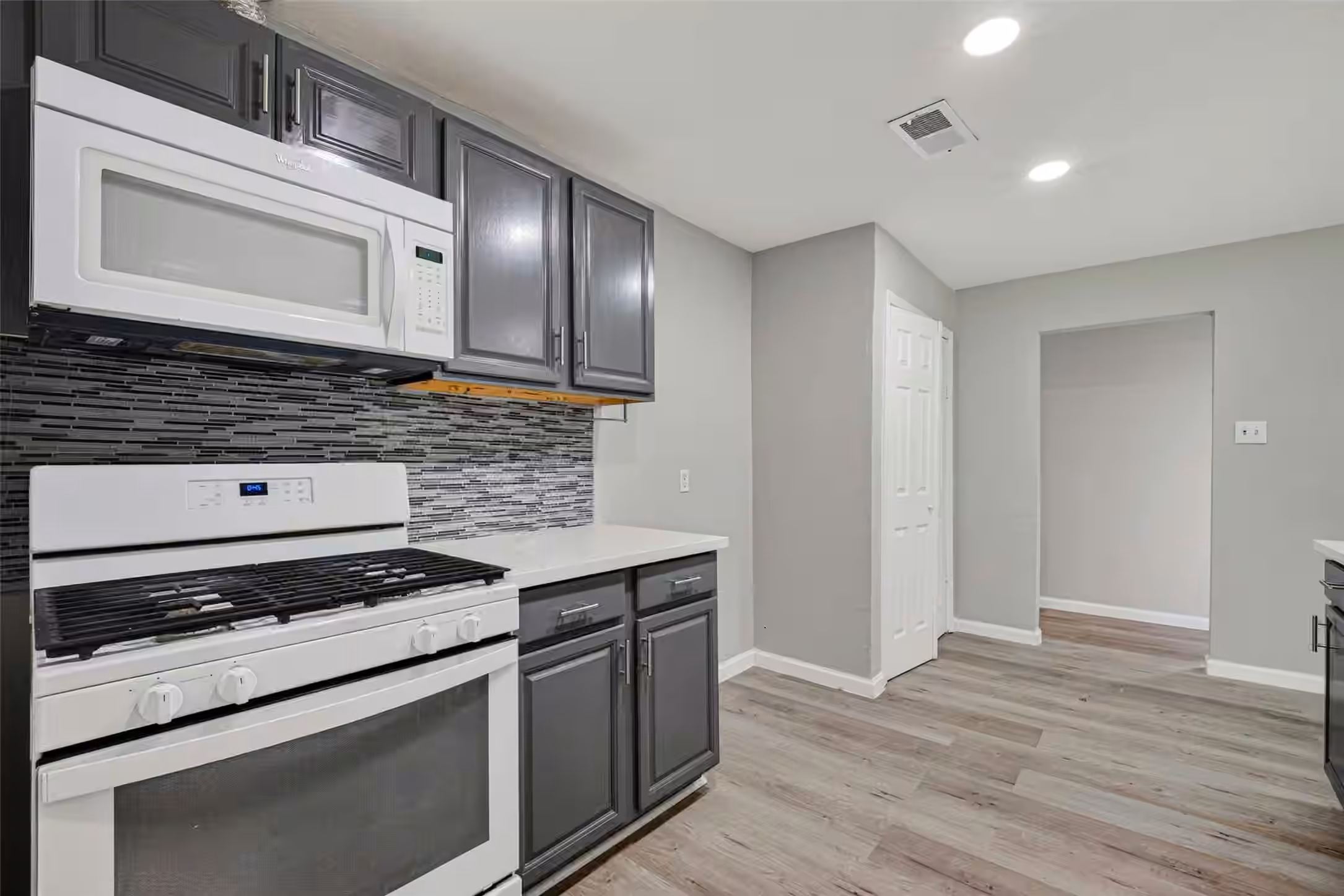 Photo 5 of 701 Oriole Lane, Pasadena, TX