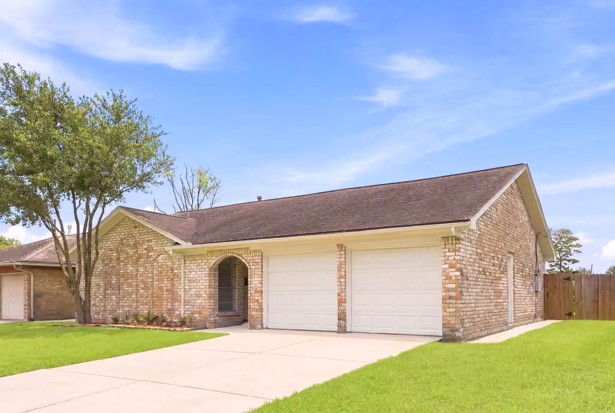 Photo 3 of 659 Grand Oaks Drive, Houston, TX