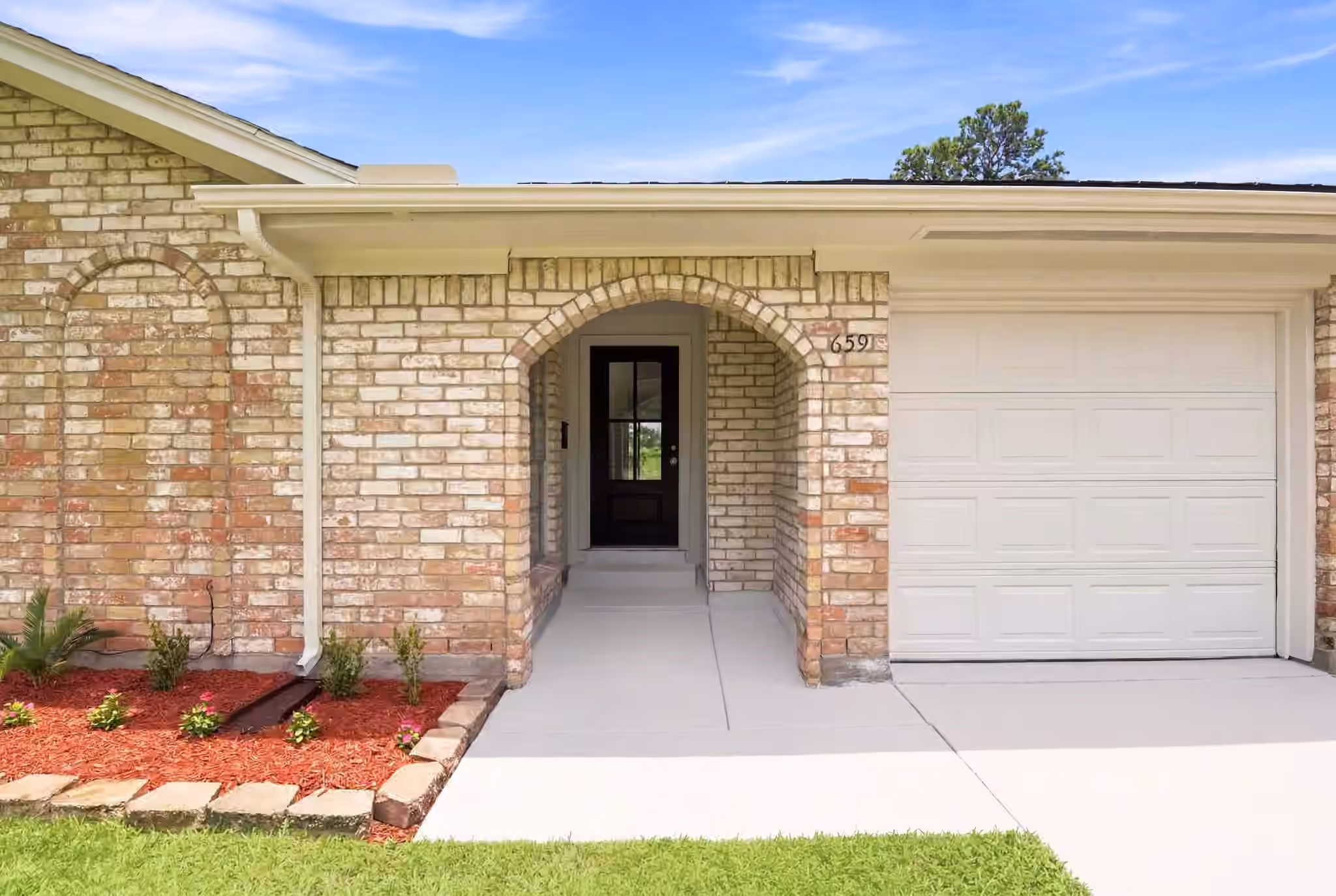 Photo 5 of 659 Grand Oaks Drive, Houston, TX