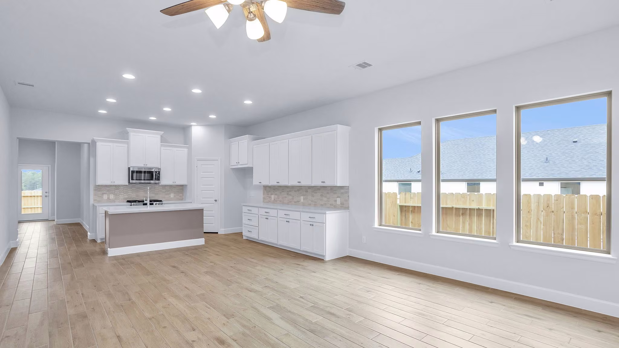 Photo 4 of 42726 Loma Vista Court, Magnolia, TX
