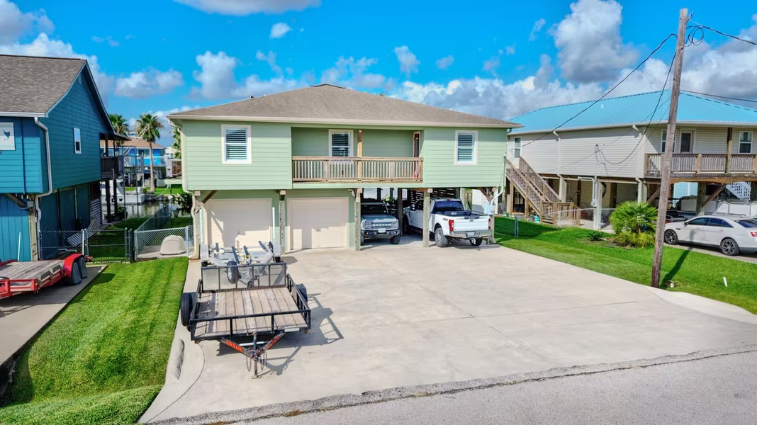 Photo 3 of 122 Four Master Road Road, Freeport, TX