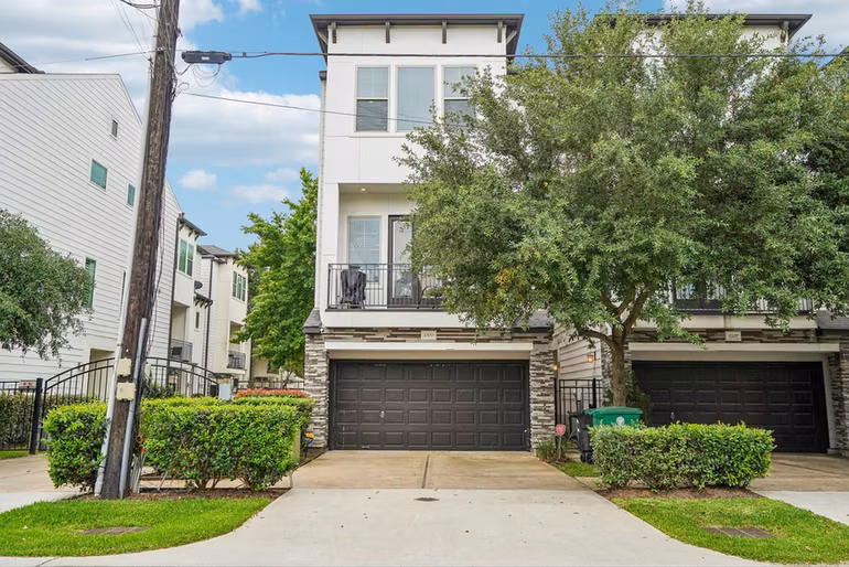 Photo 2 of 1010 W 24th Street O, Houston, TX