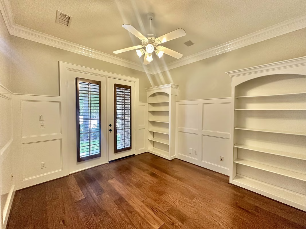 Photo 7 of 107 E Mirror Ridge Circle, The Woodlands, TX