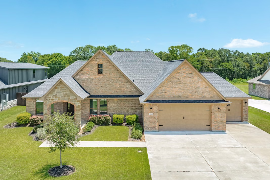 Photo of 838 Oak Ridge Drive, Angleton, TX