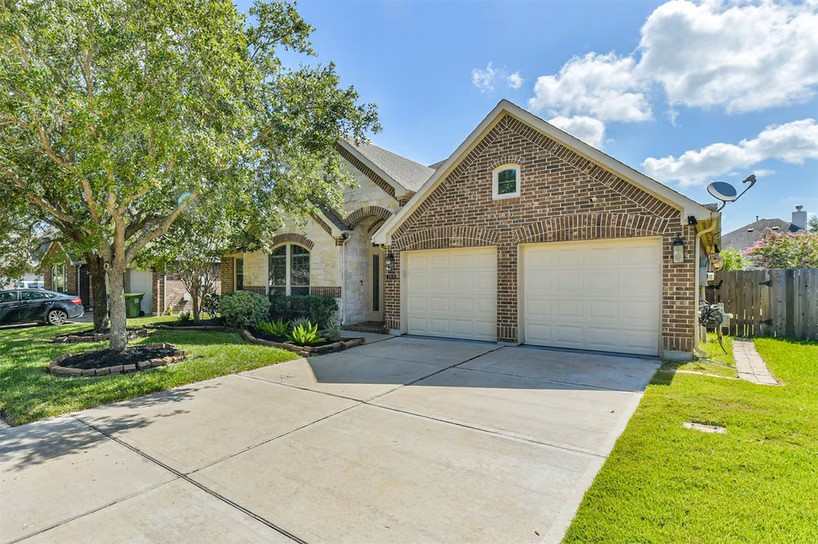 Photo 3 of 2919 Silhouette Bay Drive, Pearland, TX