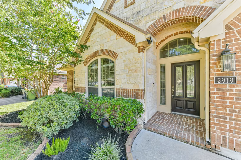 Photo 4 of 2919 Silhouette Bay Drive, Pearland, TX
