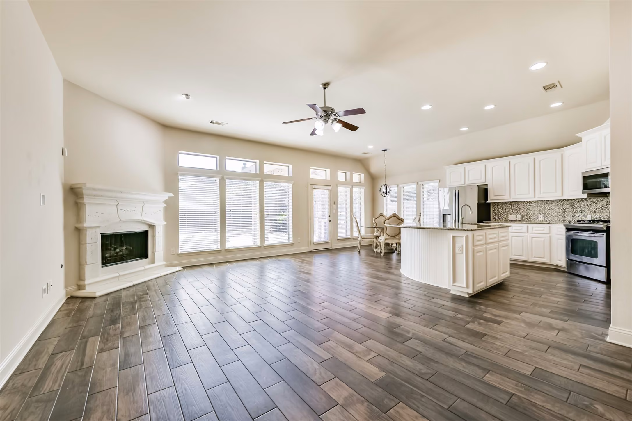 Photo 6 of 2919 Silhouette Bay Drive, Pearland, TX